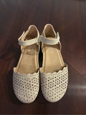 Taryn Rose Girls' Cream Ankle-Strap Flats
